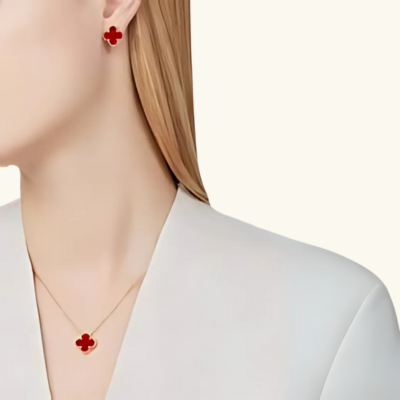 The Clover Necklace 11