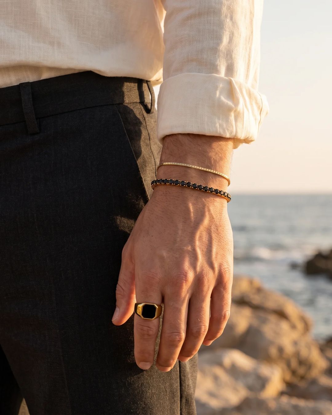 Black Onyx Signet Ring | Gold 4