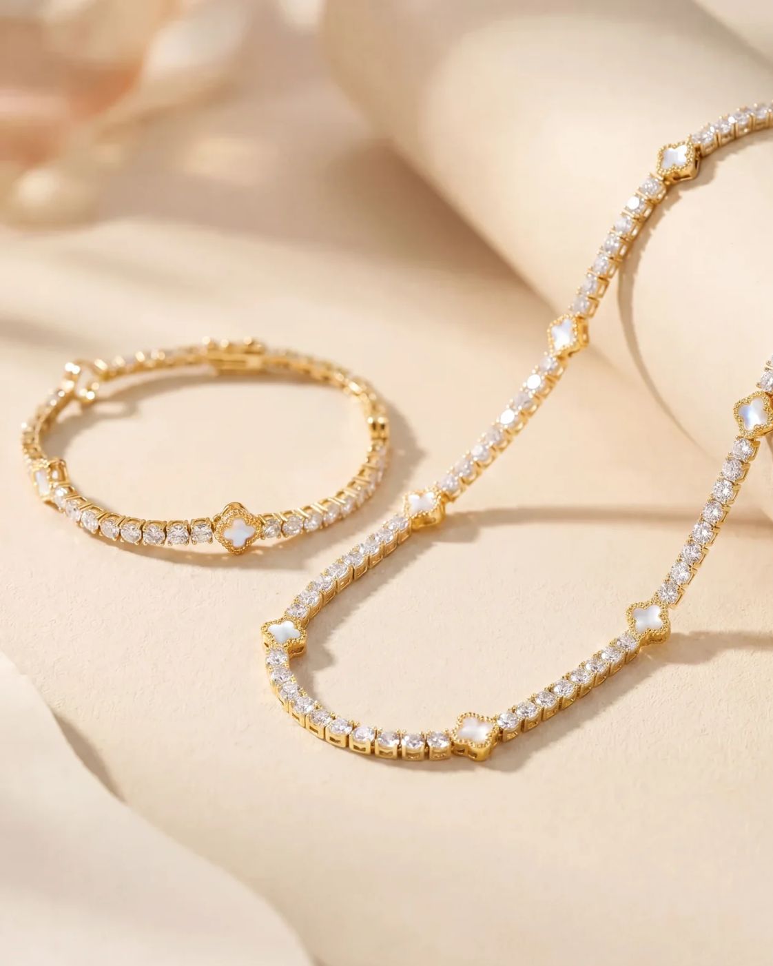 Clover Necklace | Nacre Gold 3