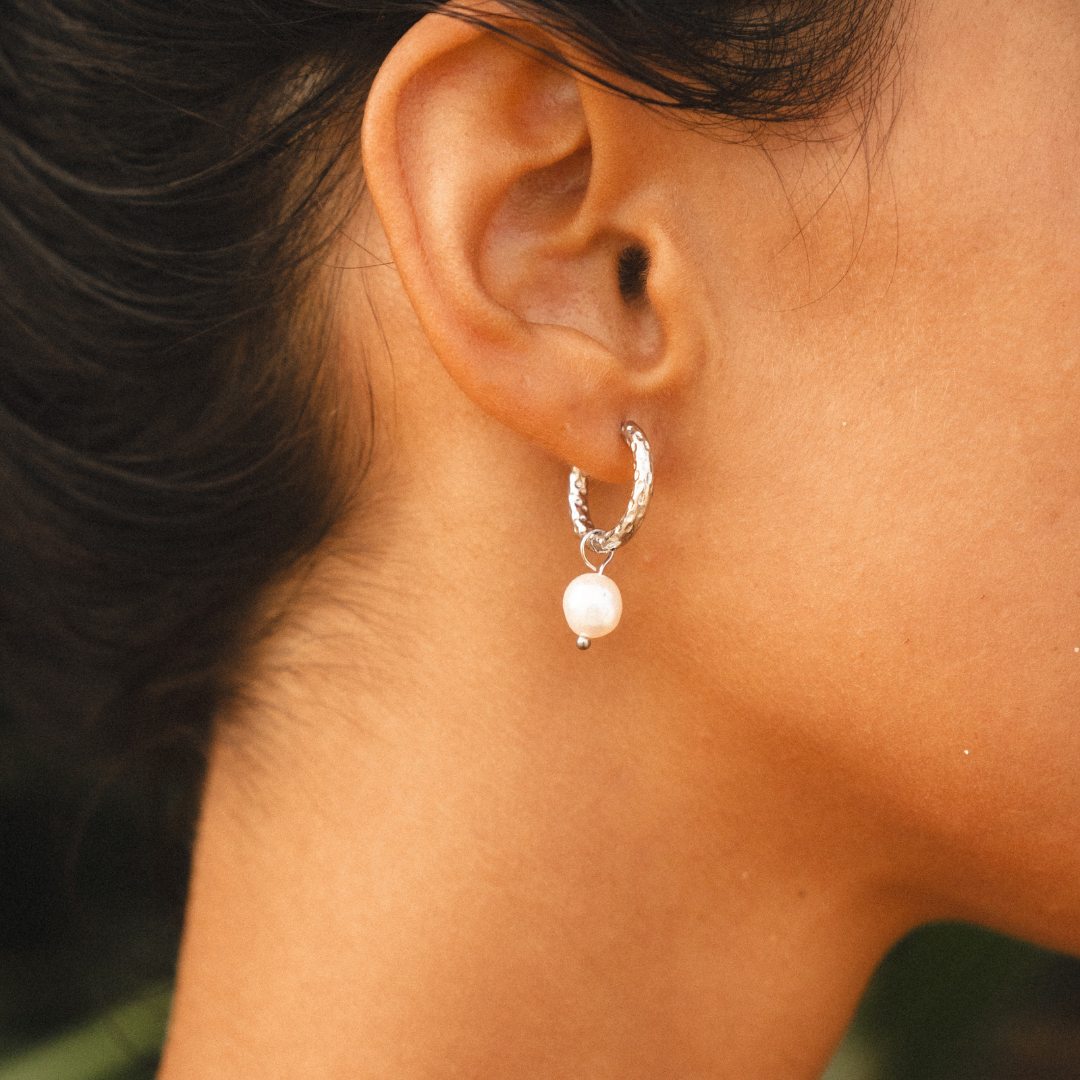 Hammered Pearl Hoop Earrings 3