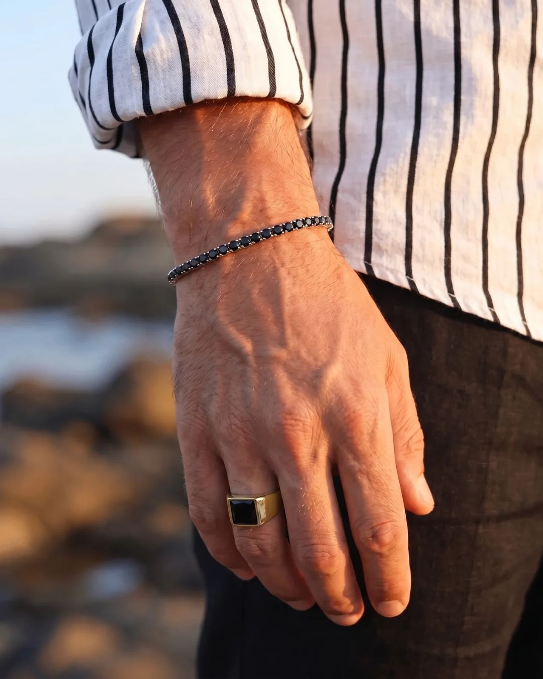 Onyx Ring | Gold 2