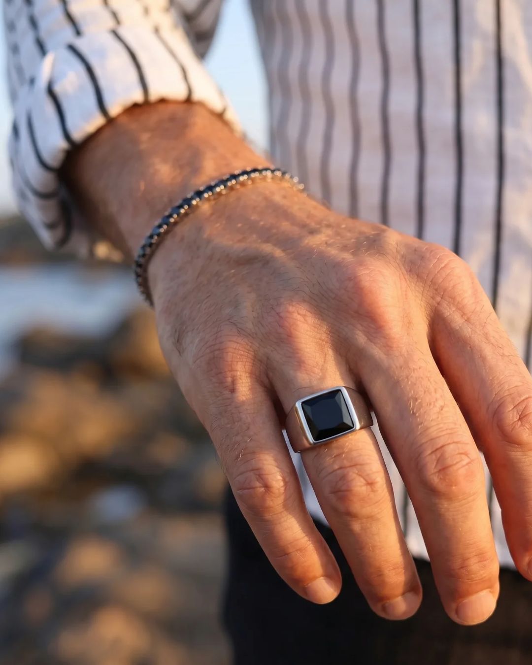 Onyx Ring | Gold 4