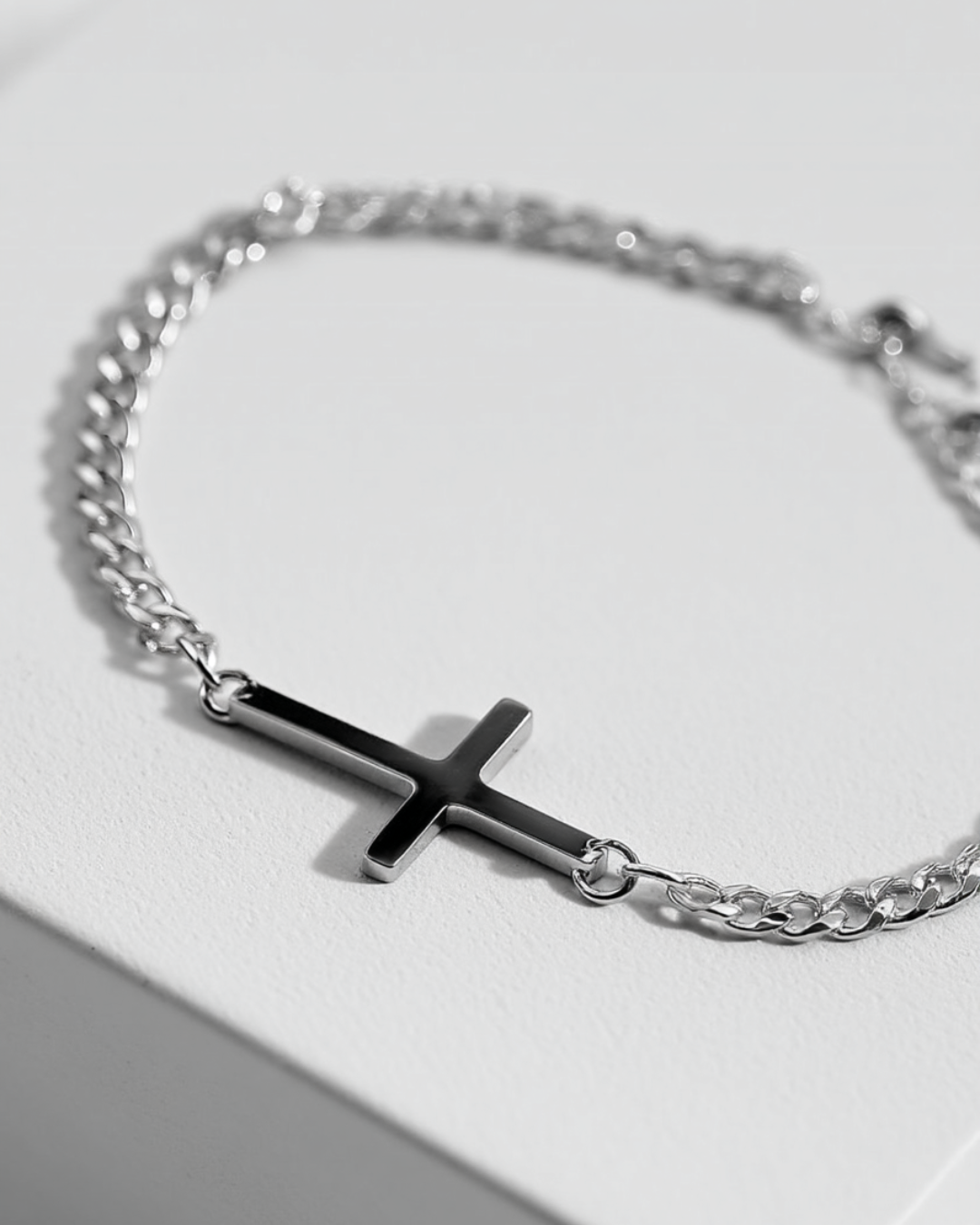 Eterna Cross Bracelet | Platinum 7