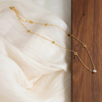 Carrie Clover Necklace 4