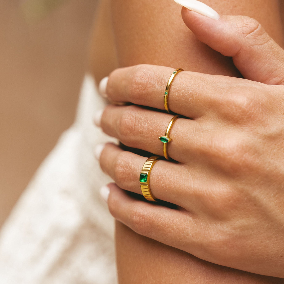 Dainty Emerald Ring 4