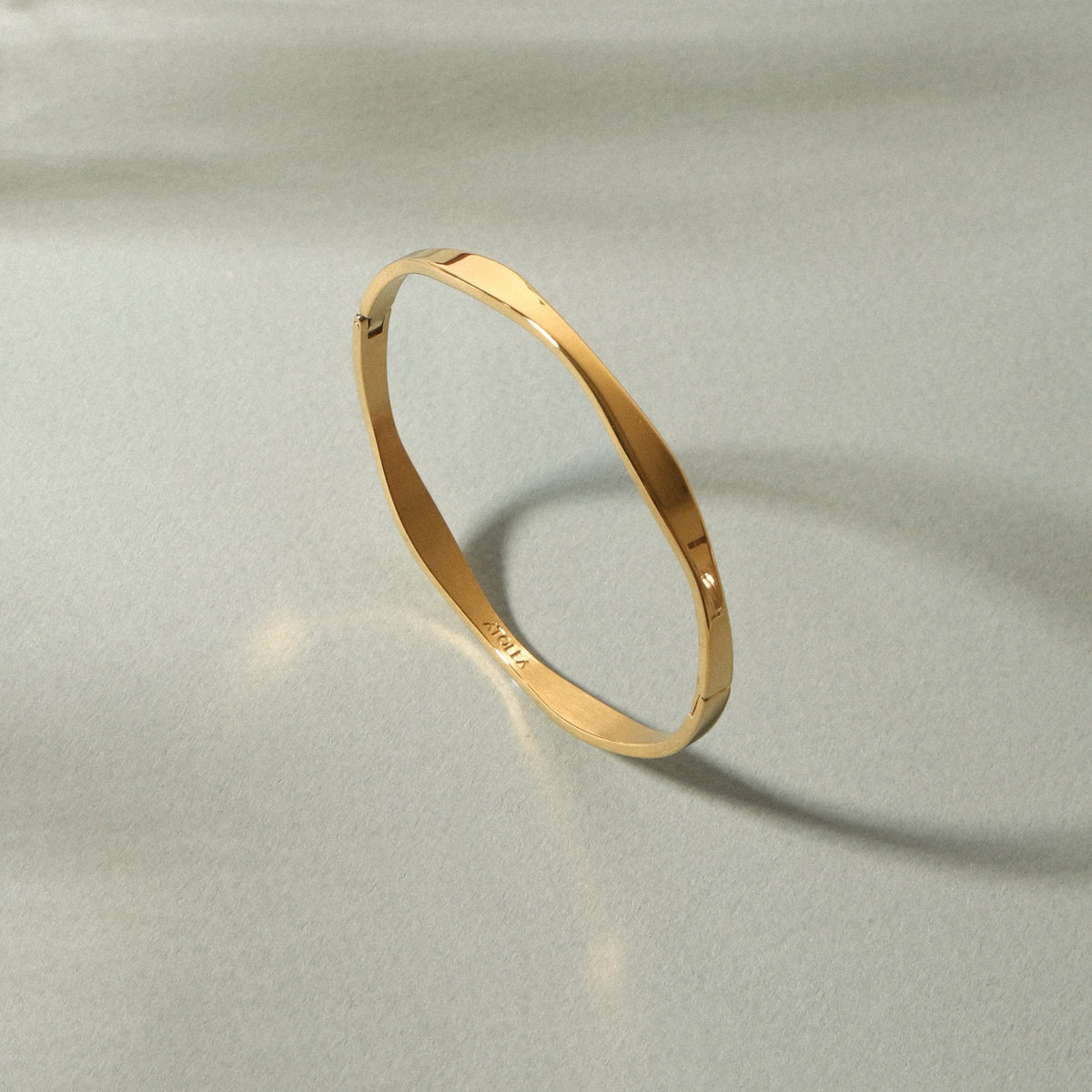 Wavy Bangle 8
