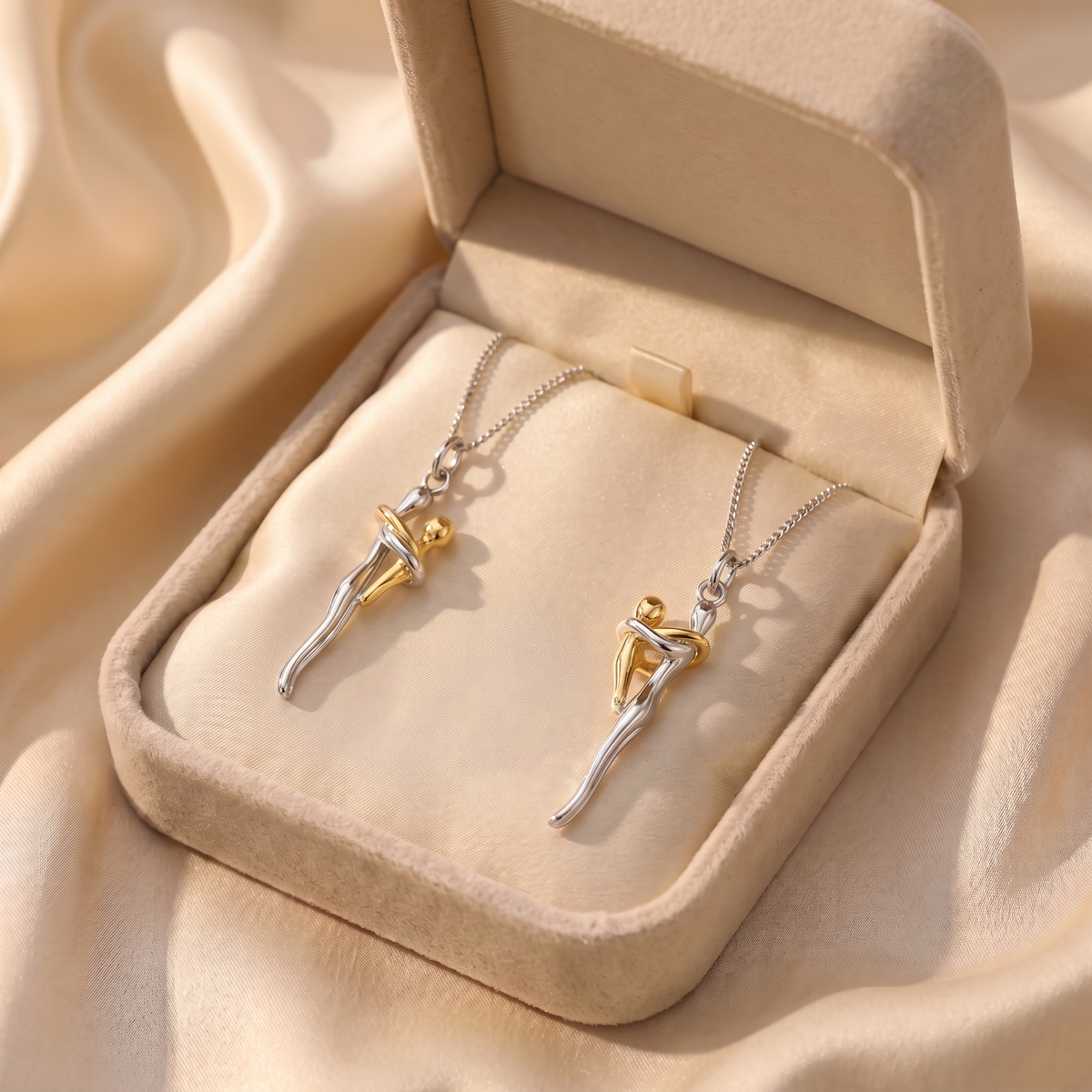 The Family Matching Set (2x Embrace Necklace + Gold Ring) 3