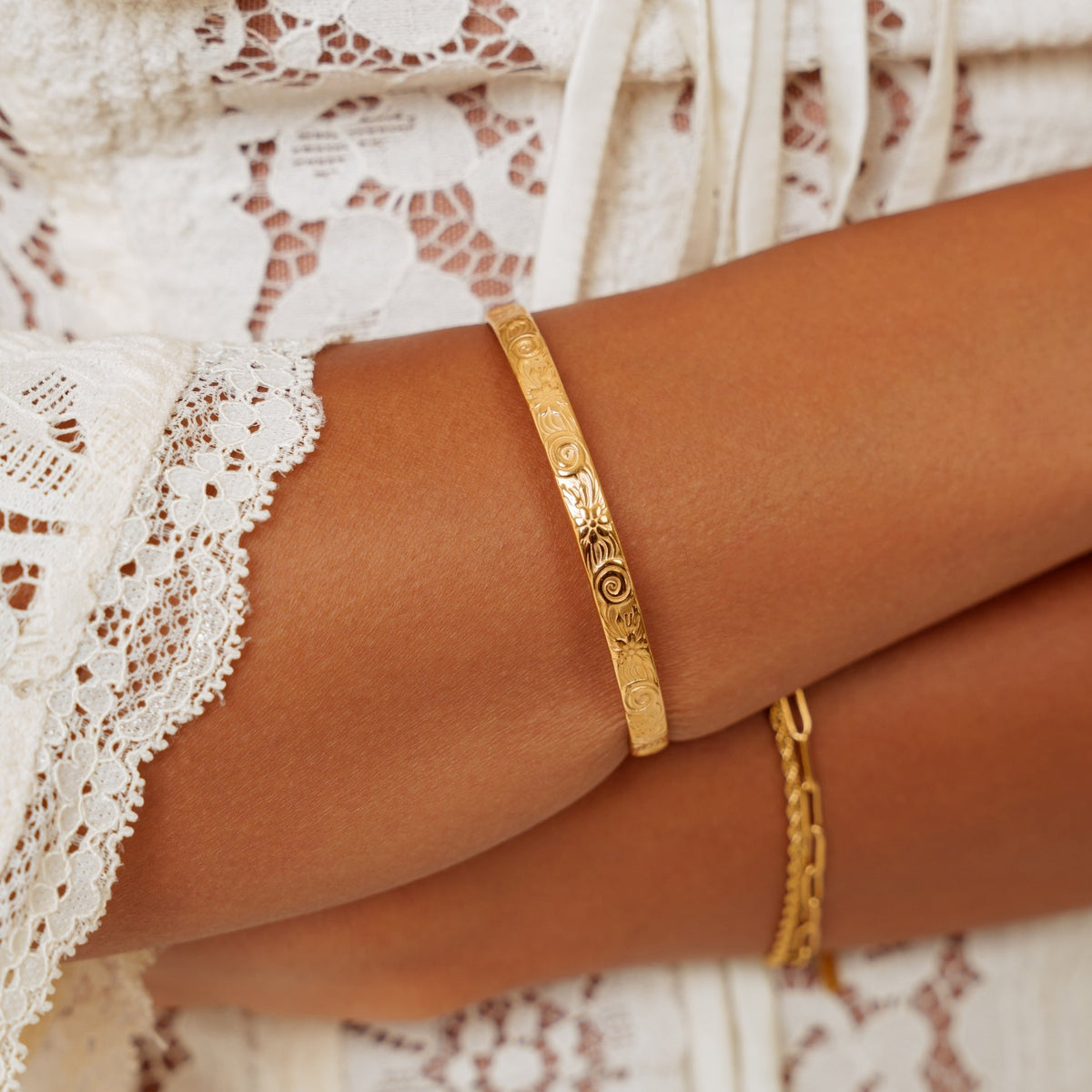 Flora Cuff 10