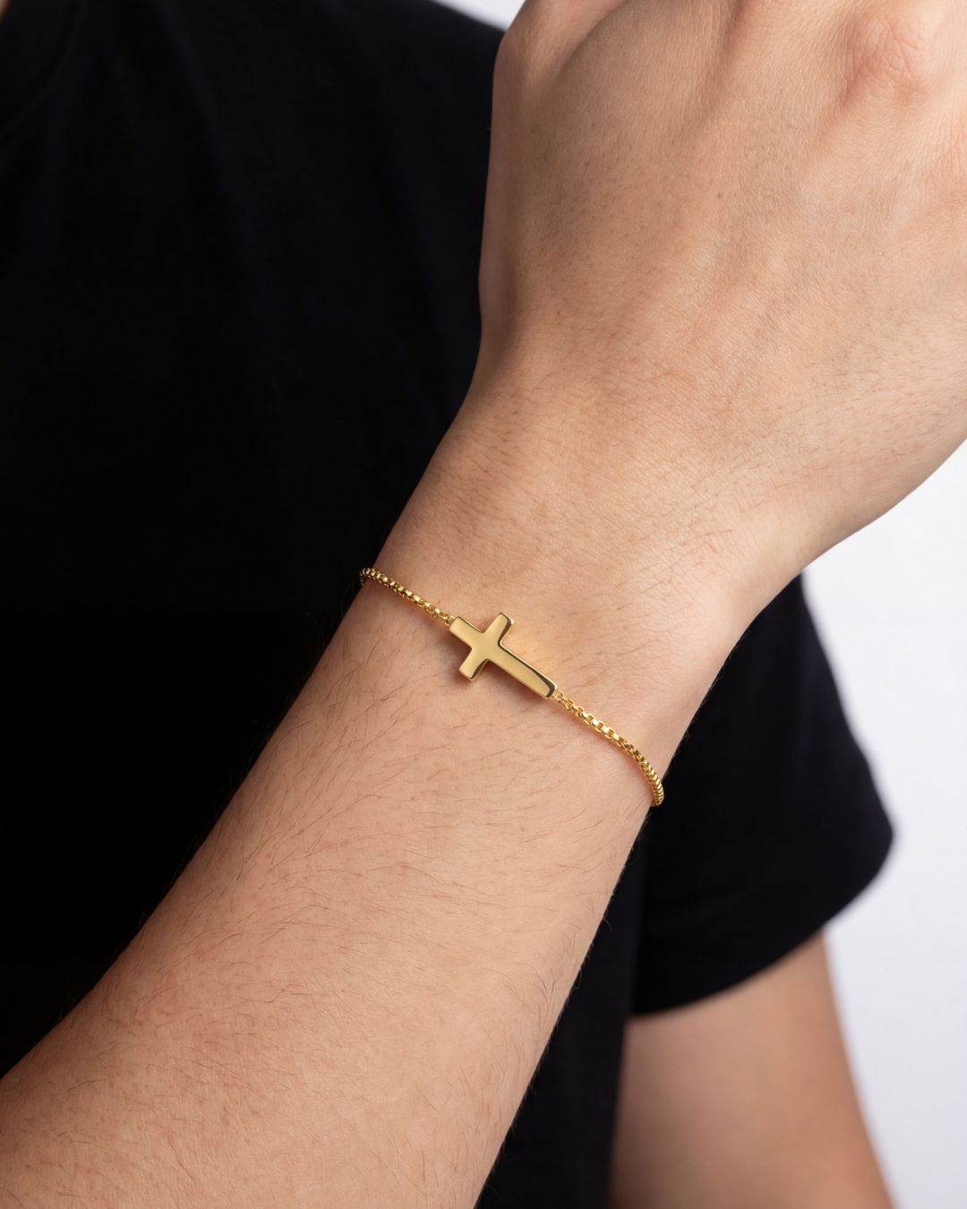 Minimal Cross Bracelet | Gold 2