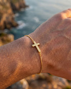 Minimal Cross Bracelet | Gold 3