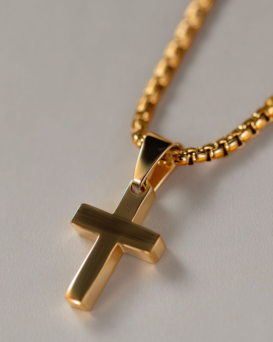 Minimal Cross Necklace | Gold 4