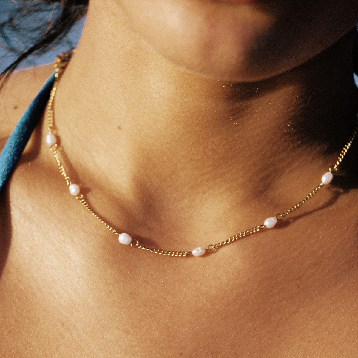 Dainty Gold Pearl Choker 4