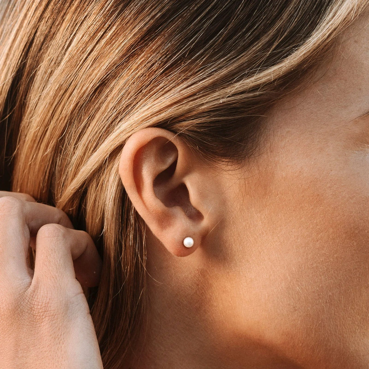 Pearl Stud Earrings 1