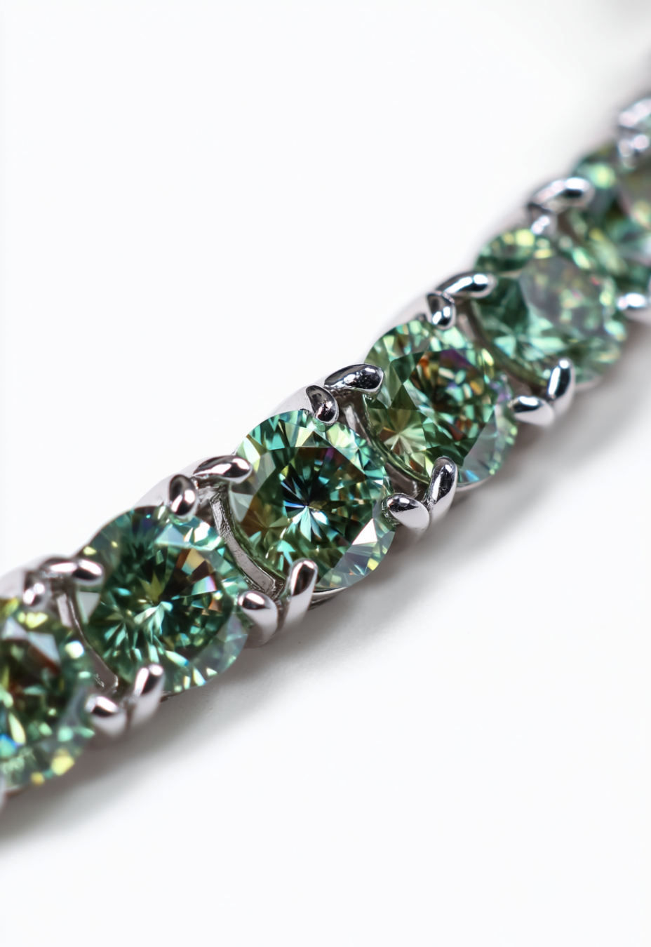 Verdant Éclat Bracelet | Green Moissanite 4