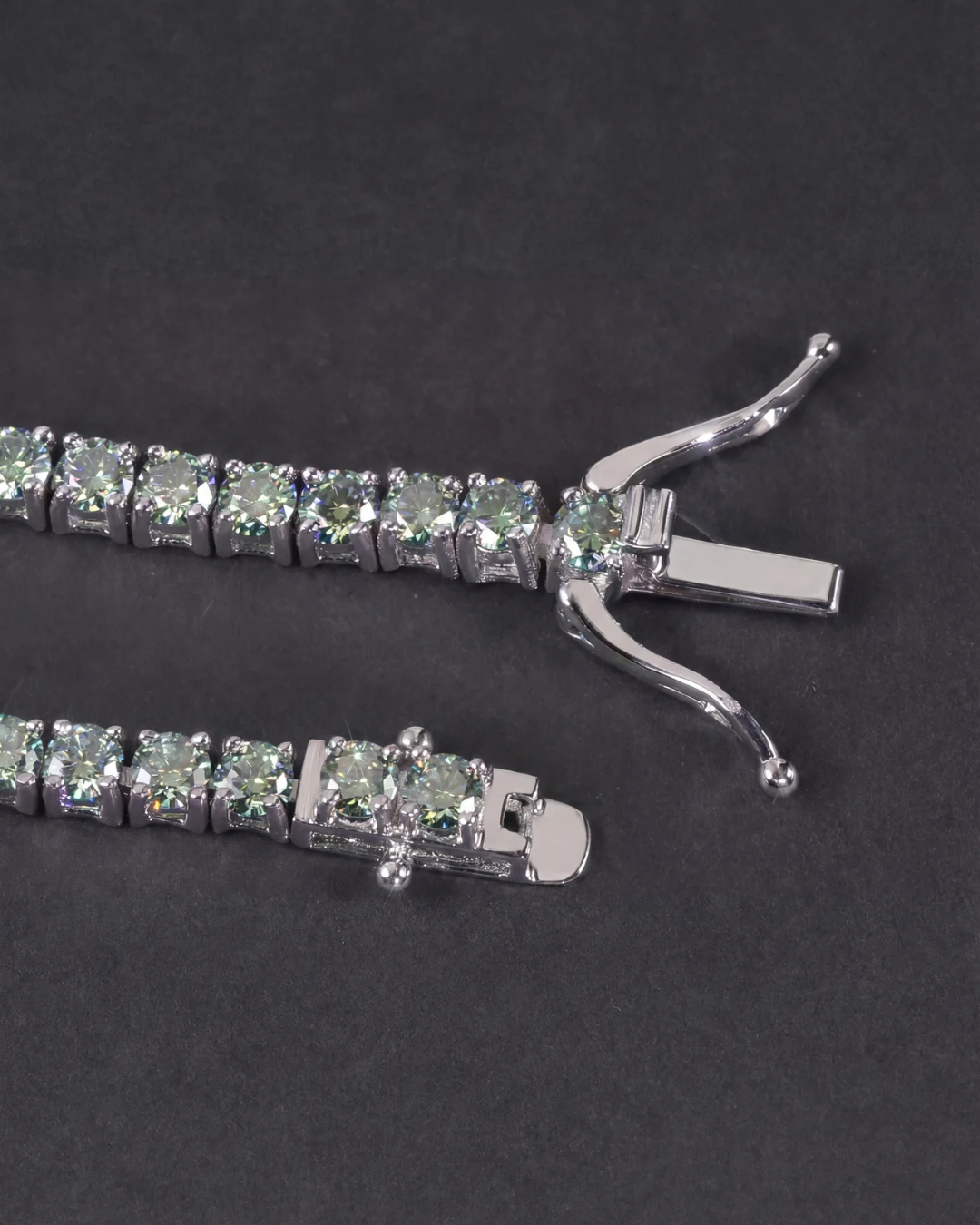 Verdant Éclat Bracelet | Green Moissanite 5