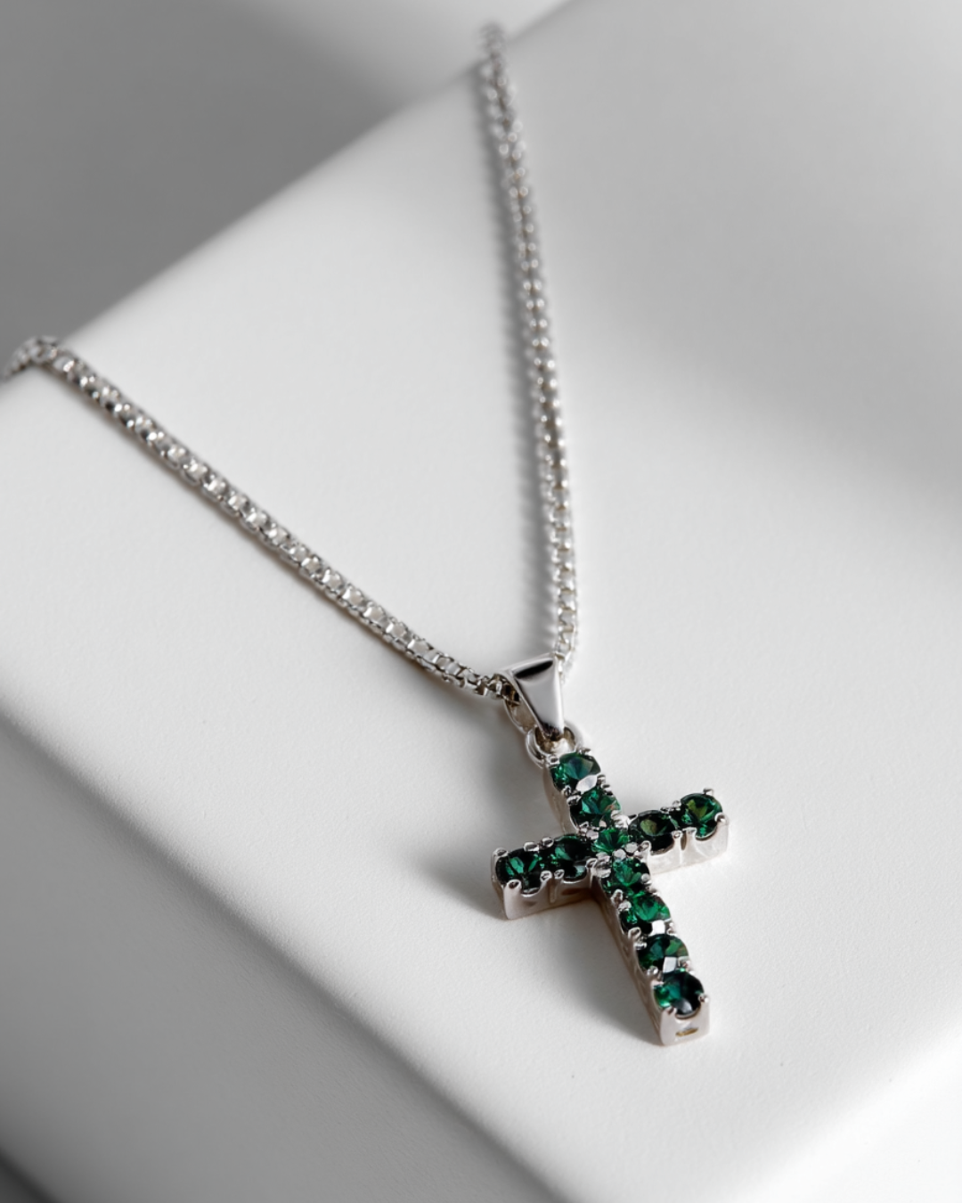Zirconia Cross Necklace | Emerald green 4